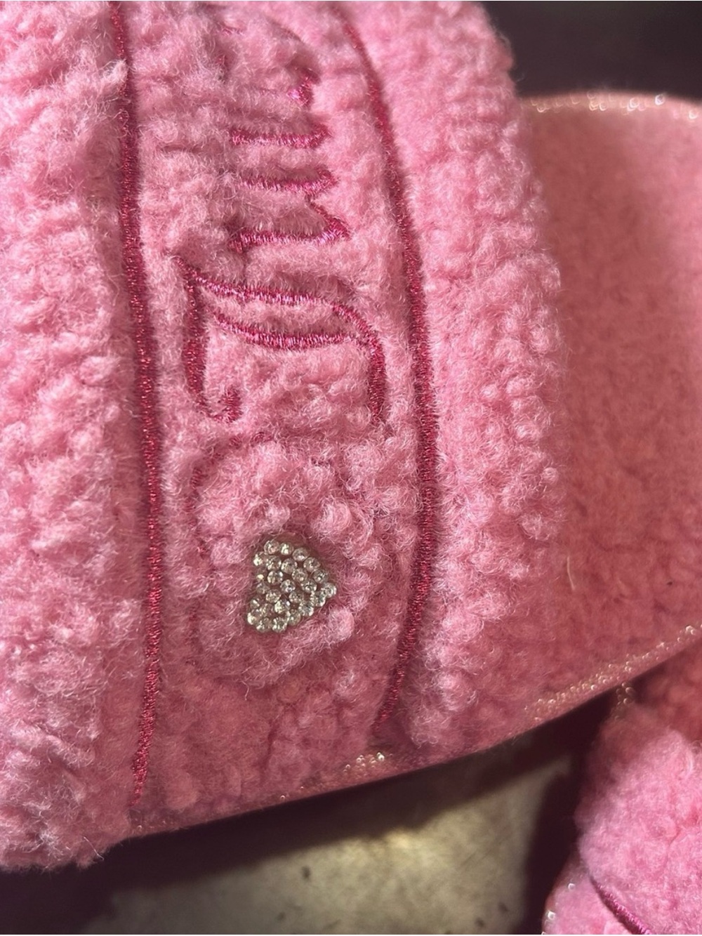 Juicy Couture Sherpa Pink Slide Slippers with Embroidered Logo - Picture 6 of 9